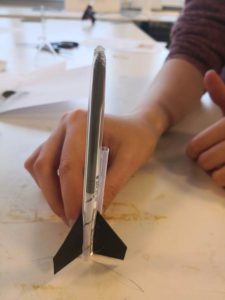 En "pocket rocket" lavet i Science Lab af af en kuglepen fyldt med zinkpulver og svovl.