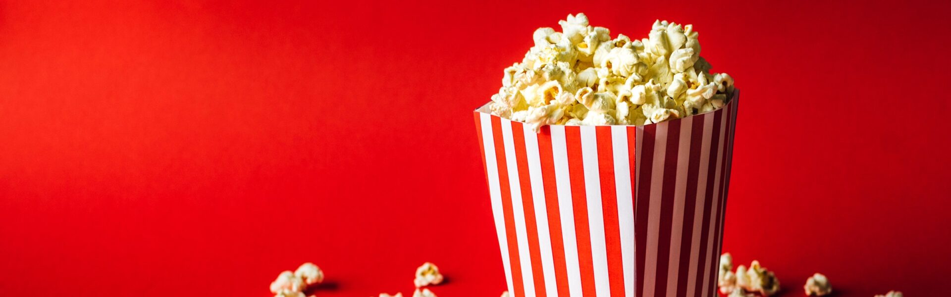 Kulturklubben ser film og får popcorn.