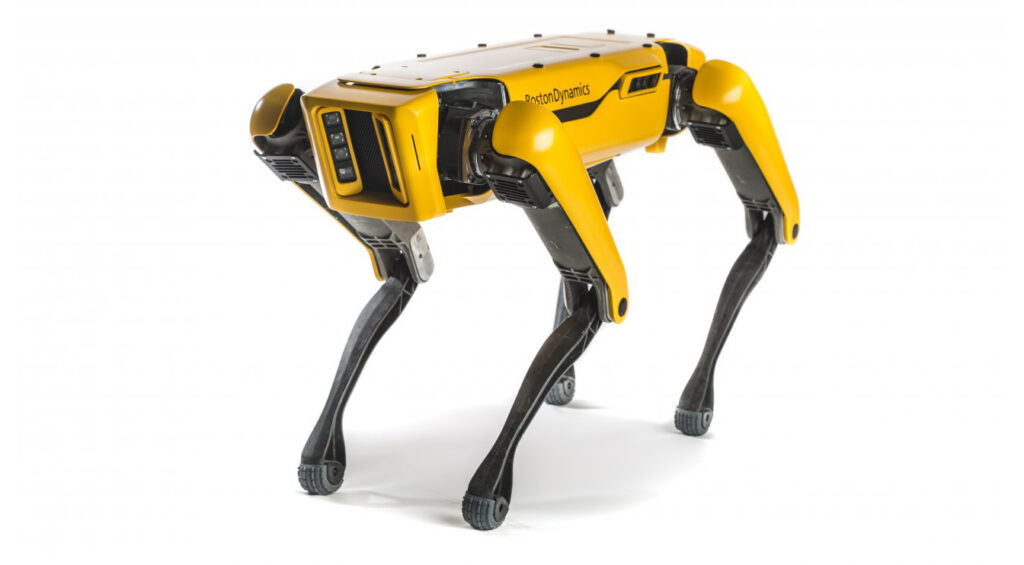 Robotterne kommer! Billede af robotten fra Boston Dynamics, der ligner en hovedløs hund.