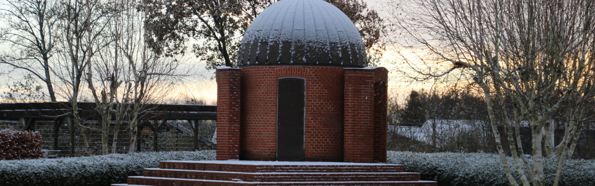 Per Kirkebys observatorium i skulpturparken på gymnasiet.
