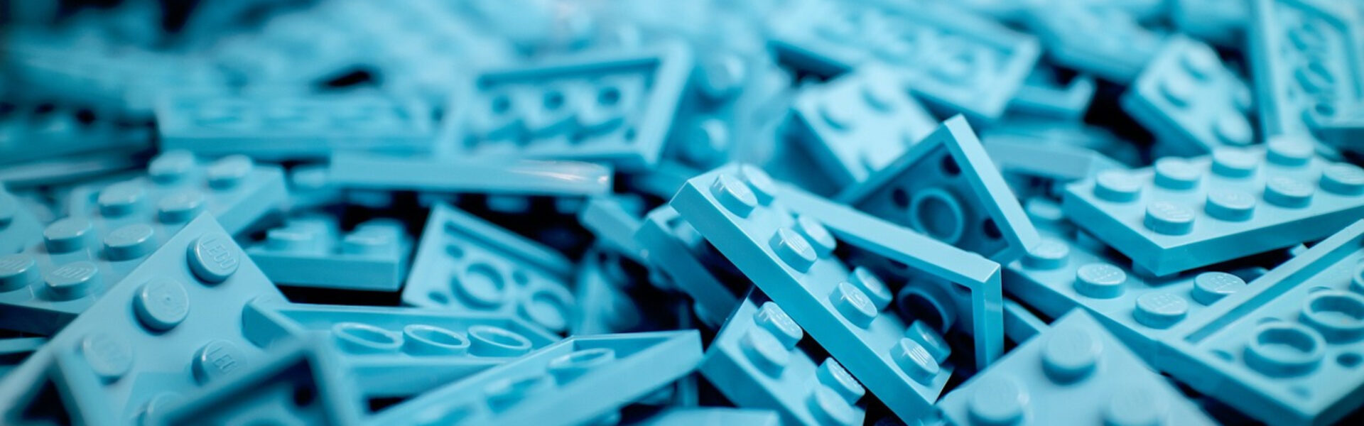 Lego spike. Legoklodser i blå farver.