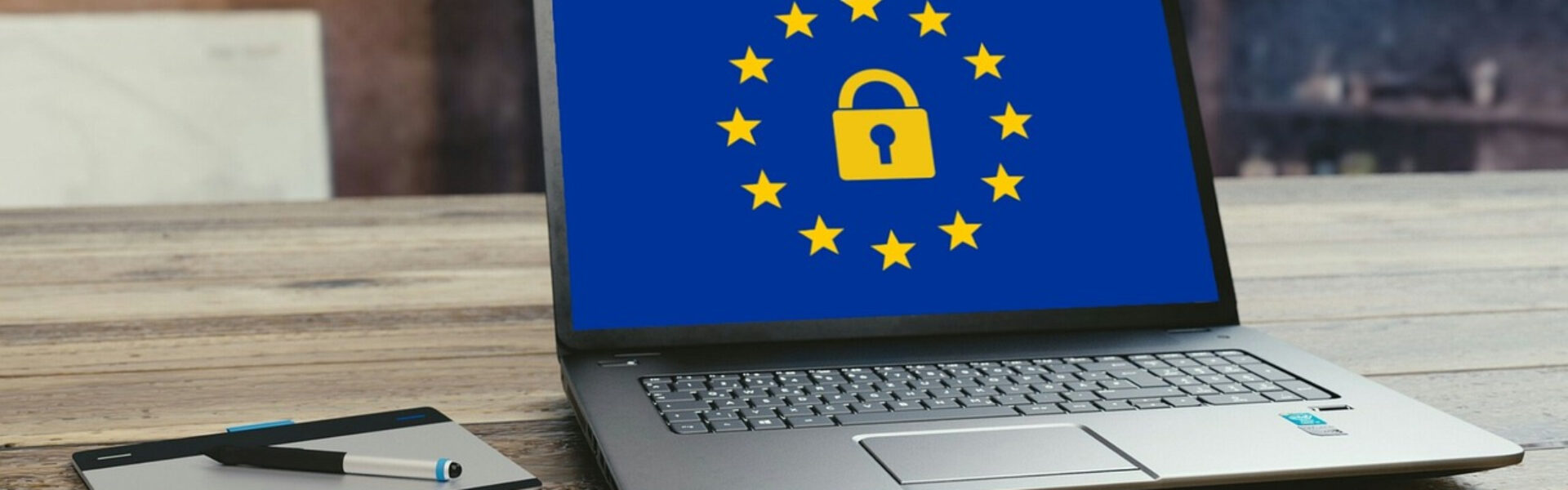 Retningslinje for behandlingsgrundlag. Dekorativt billede af computer med EU-logo.
